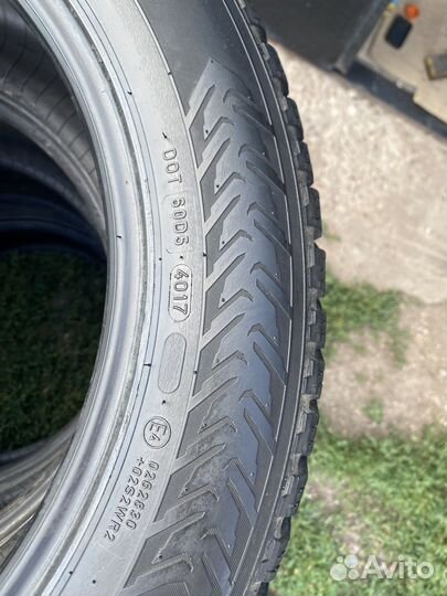 Nokian Tyres Hakkapeliitta 8 215/55 R17 98T