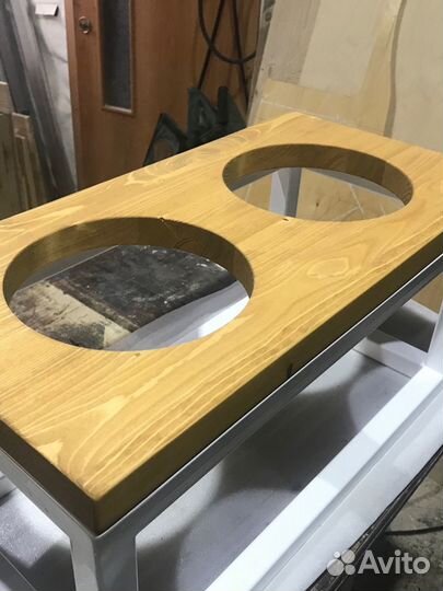 Миска из массива дерева и металла