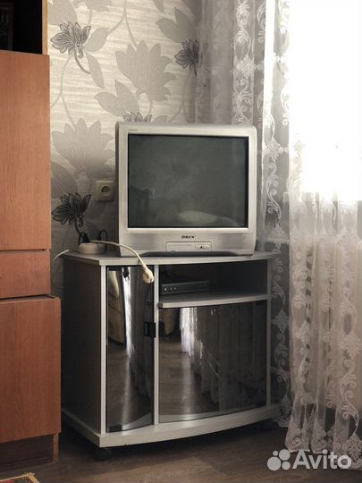 Телевизор с тумбой и тюнером