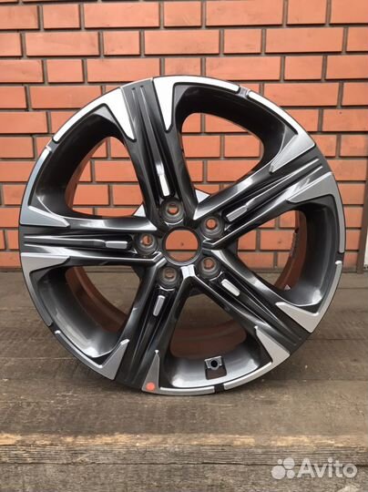 Один новый диск R18 Kia K5