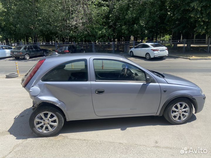 Opel Corsa 1.0 МТ, 2004, битый, 180 000 км