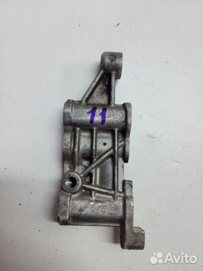 Кронштейн опоры двигателя правый Toyota Camry