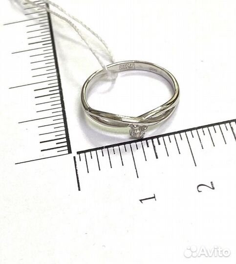 Золотое кольцо с камнем 16р