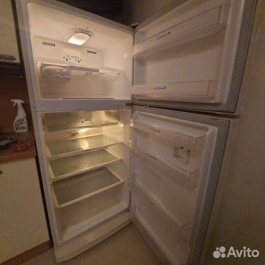 Холодильник бу широкий