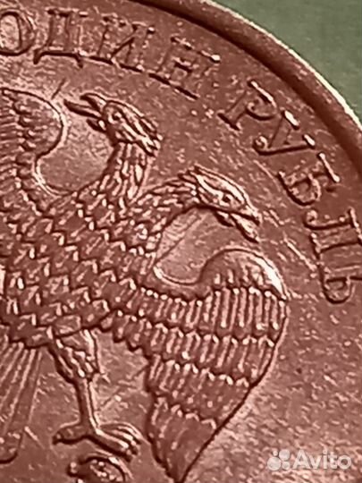 Брак четвертое перо на голове