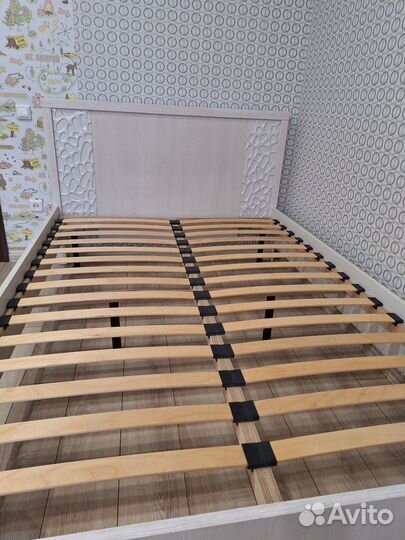 Продаю кровать 140см
