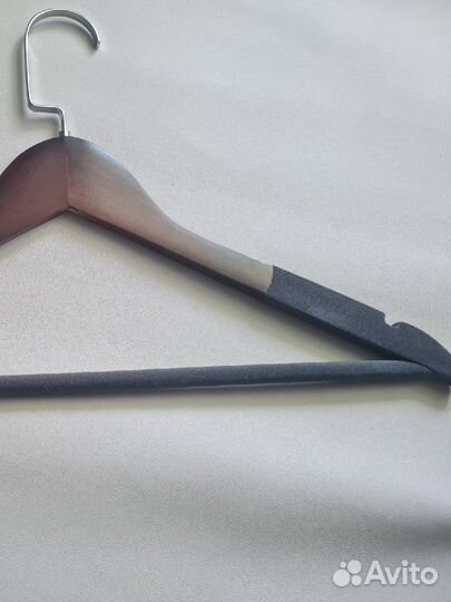 Вешалки для одежды деревянные