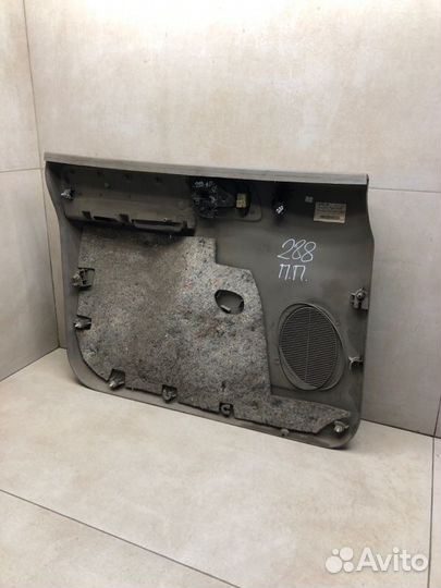 Обшивка двери передняя правая Dodge Caravan 4 EDZ