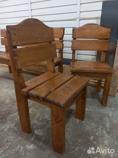 Стол из дерева