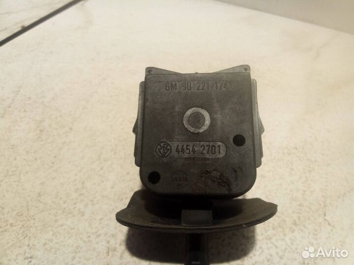 Переключатель поворотов Opel Kadett 90221174