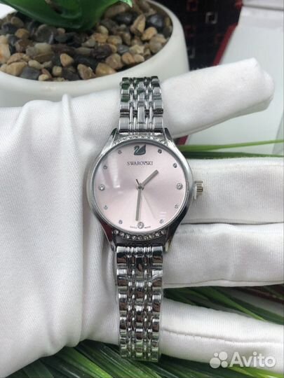 Женские наручные часы swarovski