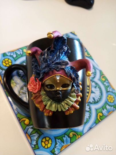 Кружка с декором из полимерной глины Шут