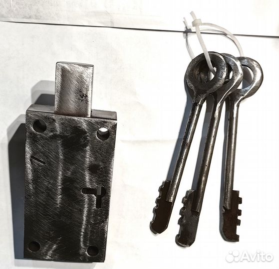 Замок защелк с ключами