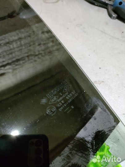 Стекло двери Renault megane 2