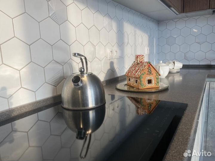 Кухня на заказ под потолок