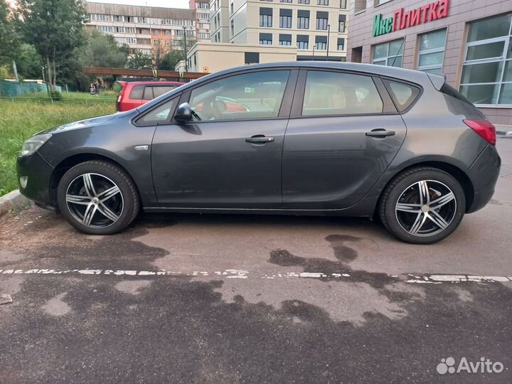 Opel Astra 1.6 МТ, 2011, 105 000 км