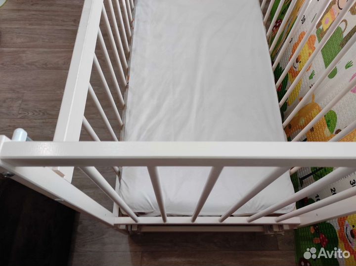 Детская кроватка с продольным маятником