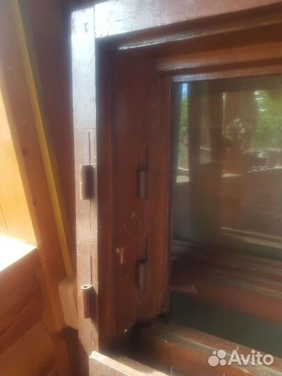 Деревянные окна со стеклами