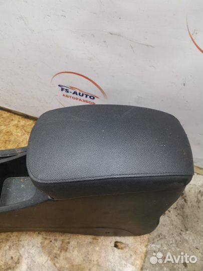 Подлокотник Kia Sportage 2 SUV 2.0 crdi D4EA 2005