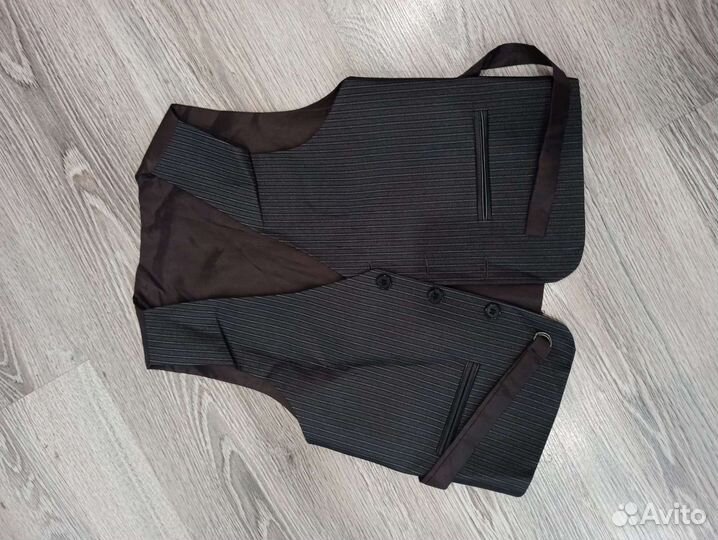 Костюм тройка для мальчика новый