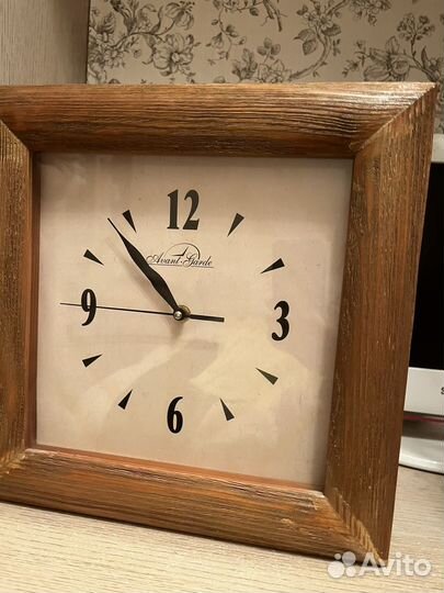 Часы деревянные