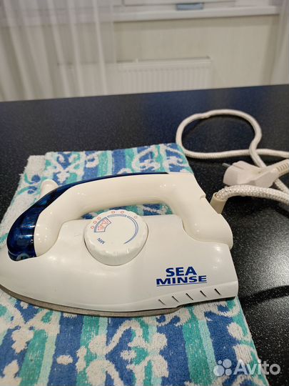 Дорожный утюжок со складной ручкой