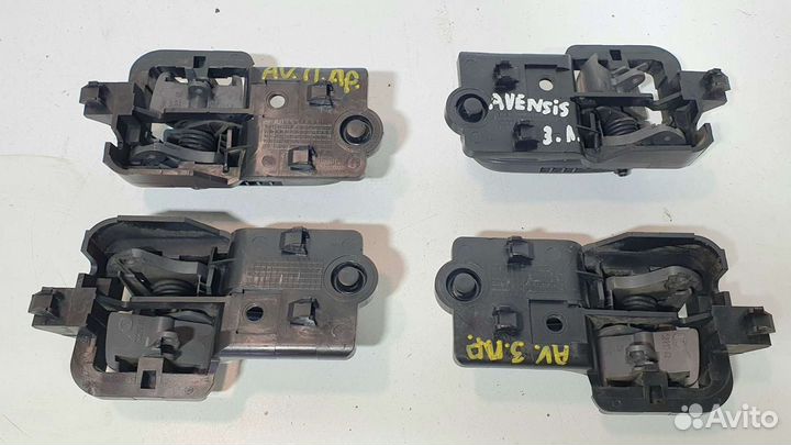 Ручка двери внутренняя правая Toyota Avensis T220