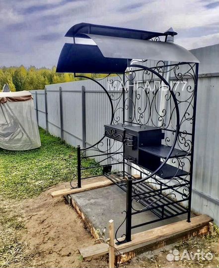 Мангал с крышей
