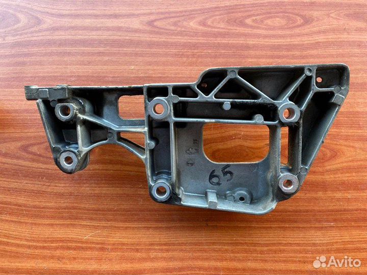 Кронштейн генератора Vw Golf 5+ BSE 2009