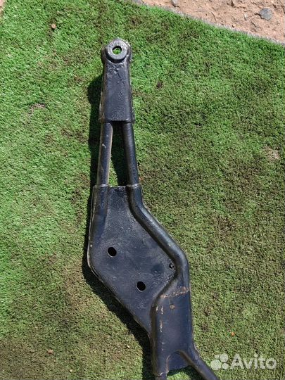 Балка распорка переднего подрамника infiniti m35