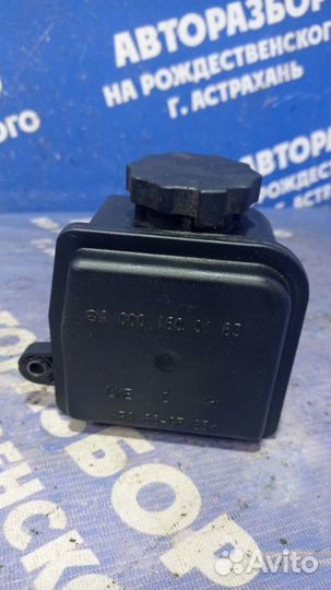 Бачок гидроусилителя Mercedes-Benz W203 седан