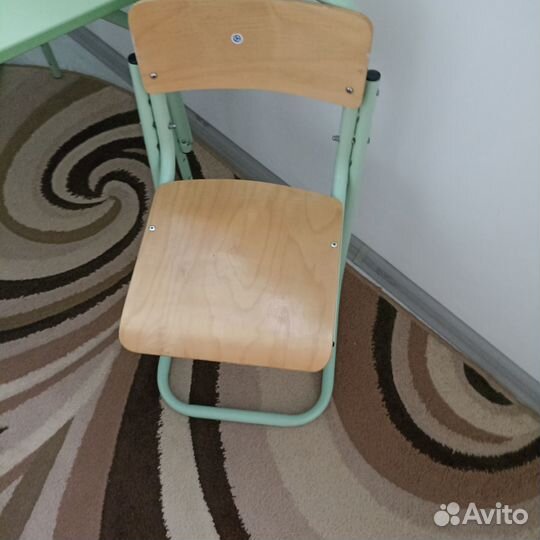 Детский стол и два стульчика