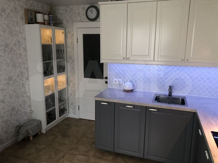 3-к. квартира, 93 м², 7/17 эт.