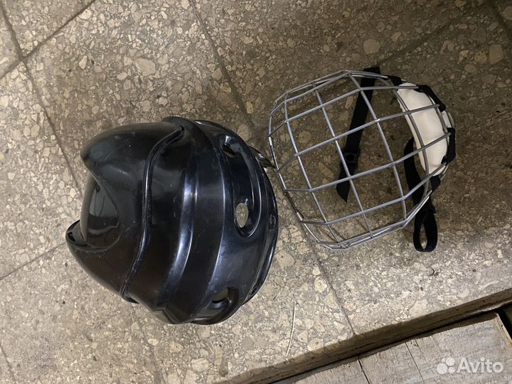 Хоккейный шлем