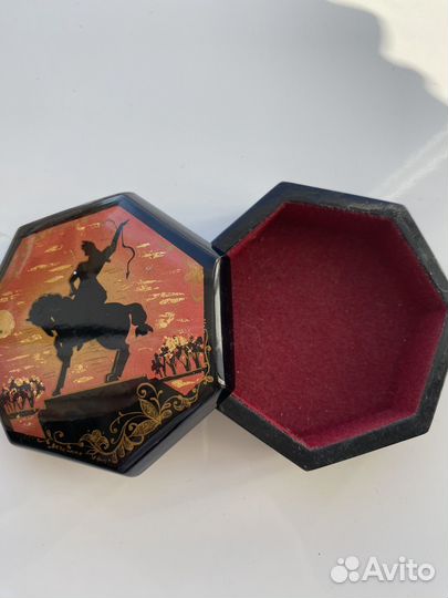 Шкатулка лаковая миниатюра 