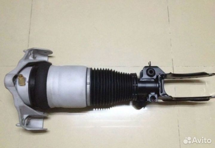 Усиленная передняя левая пневмостойка VW Touareg