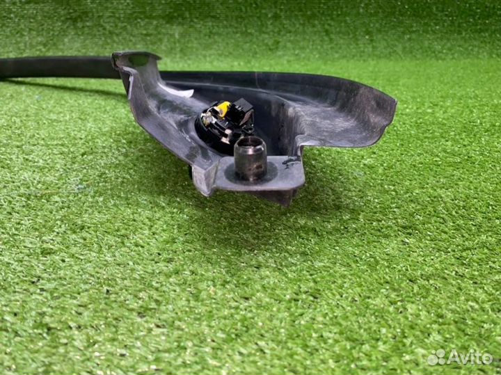 Рамка стекла двери передняя правая Land Rover