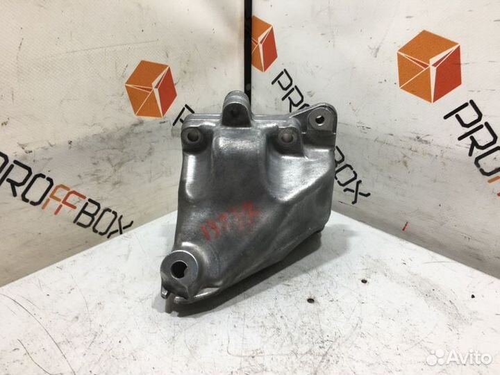 Кронштейн двигателя Mercedes C-Class W203 M272