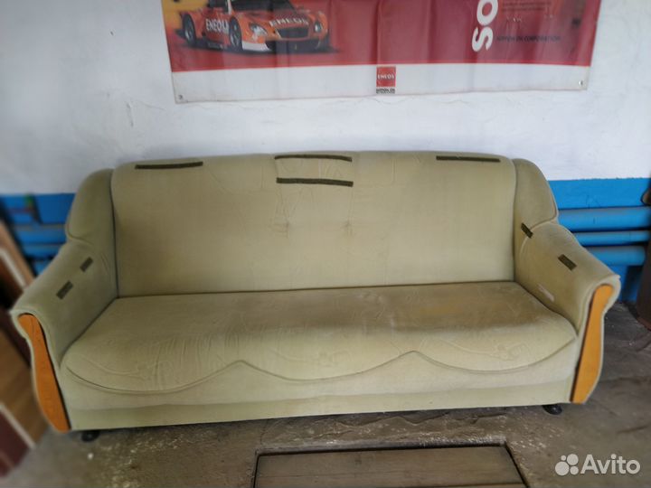 Диван с креслом