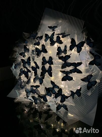 Сияющий букет из бабочек