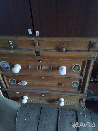 Старый комод