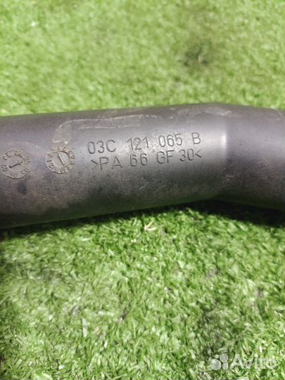 Патрубок системы охлаждения Volkswagen Golf 5