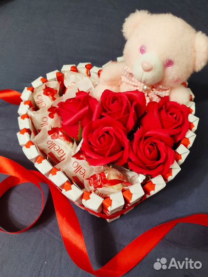 Сладкие букеты.Сердце киндер. Подарок к празднику