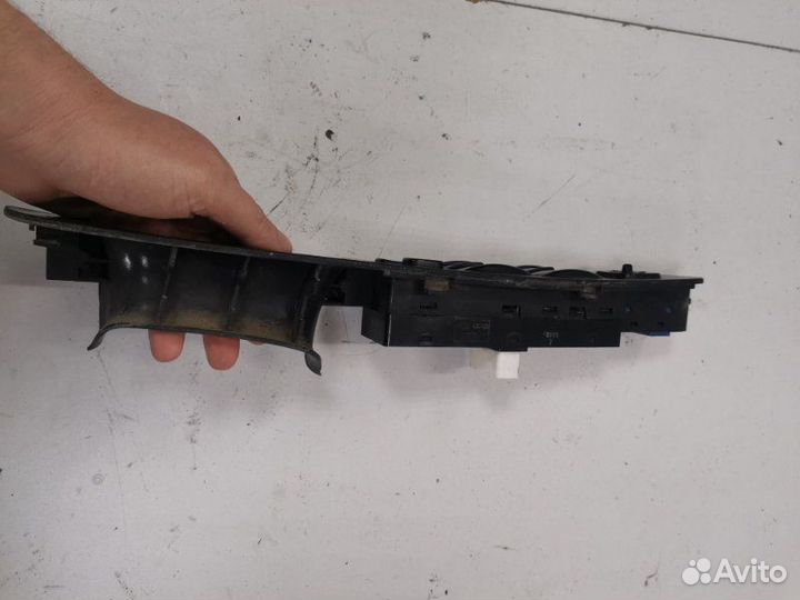 Блок управления стеклоподъемниками передний левый