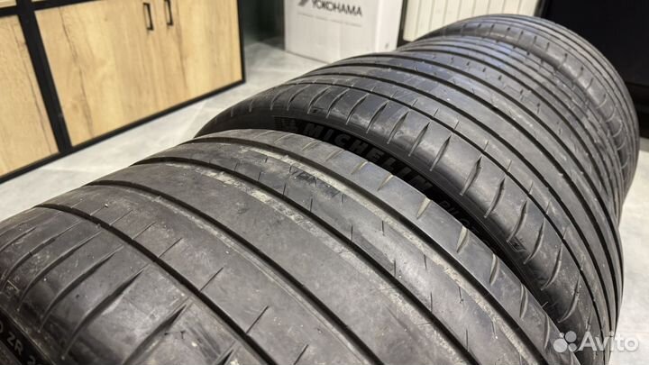 Michelin Pilot Sport 4 S 245/35 R20 и 305/30 R21 104Y