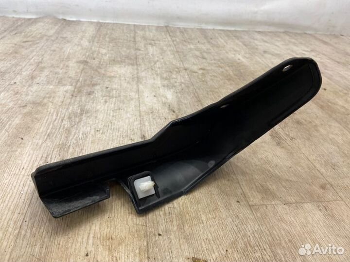 Брызговик передний правый Mitsubishi Lancer 10