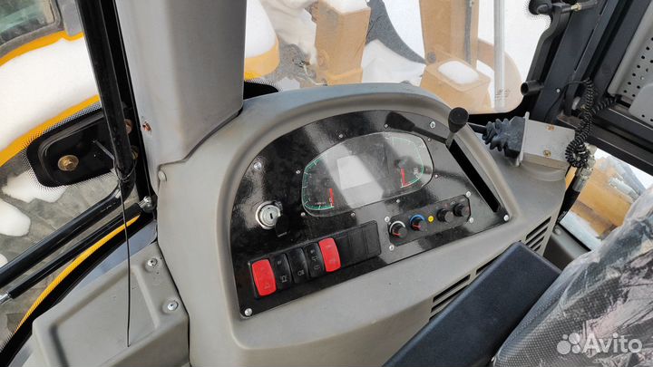 Экскаватор-погрузчик Dooxin DX820, 2023