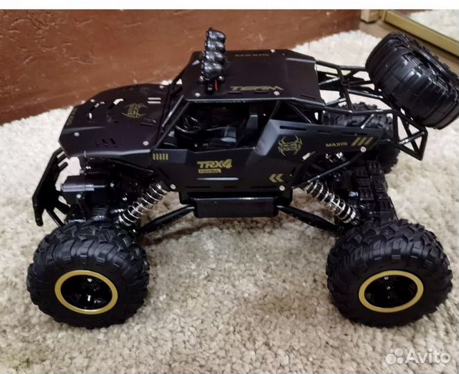 Машина на радиоуправлении джип