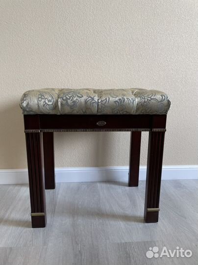 Банкетка для пианино
