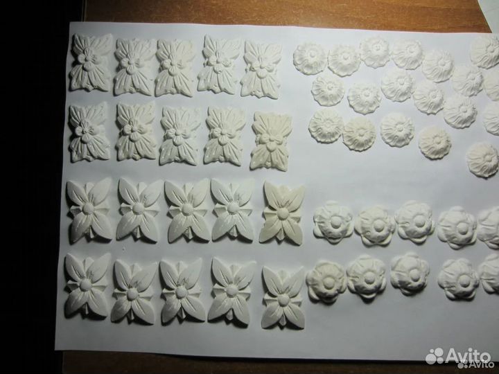 Старинные часы, декоративные элементы, гипс детали